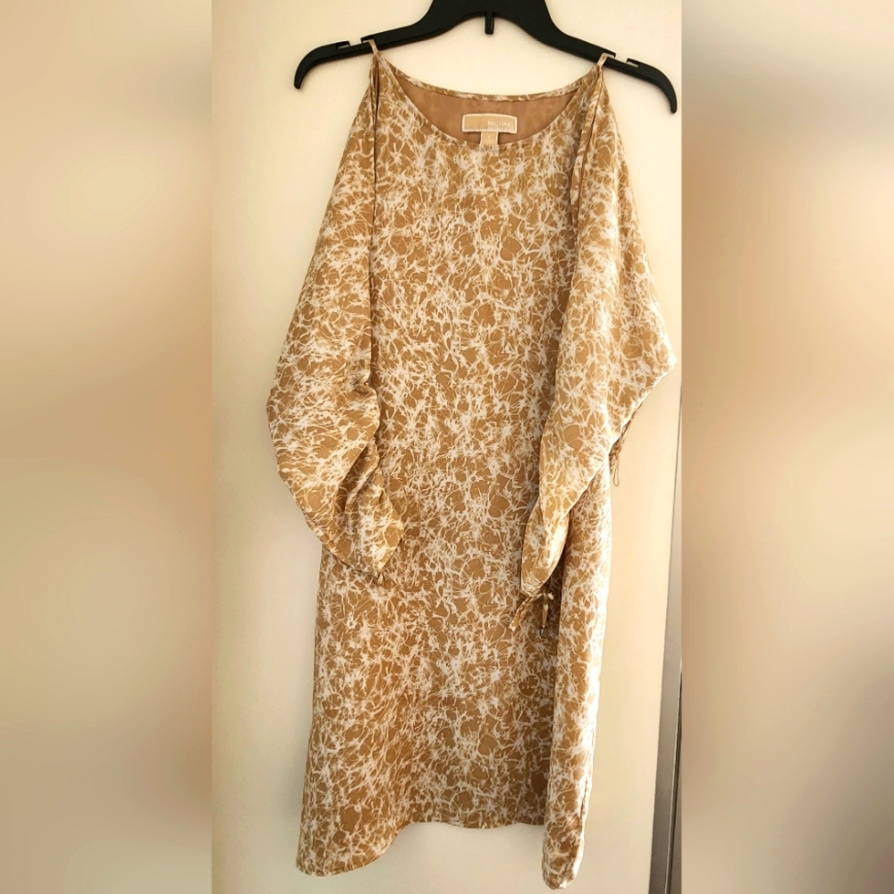 Michael Kors off the shoulder tan & white dress 🤎
